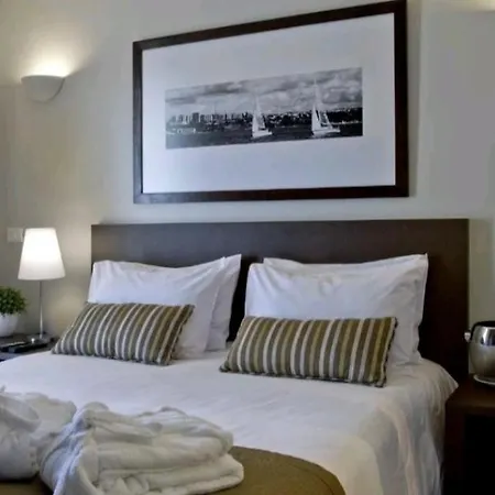 ホテル Orange ティラナ