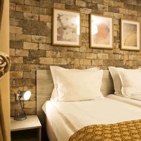 酒店 Orange 地拉那