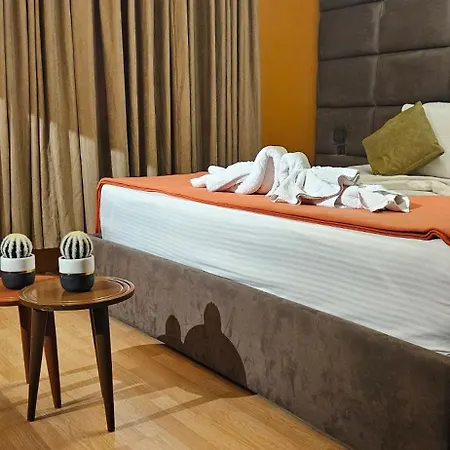 Orange * ティラナ